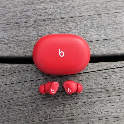 Apple patches high-severity eavesdropping vulnerability in Beats Studio Buds