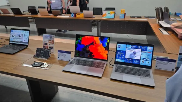 Asus shows off updated Zenbook and Strix Scar laptops, along with a TUF-based...