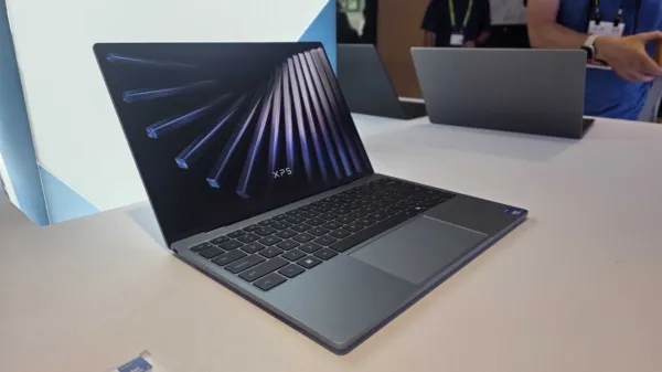 Dell's $699 XPS 13 laptop is now available with the MacBook Neo in its sights