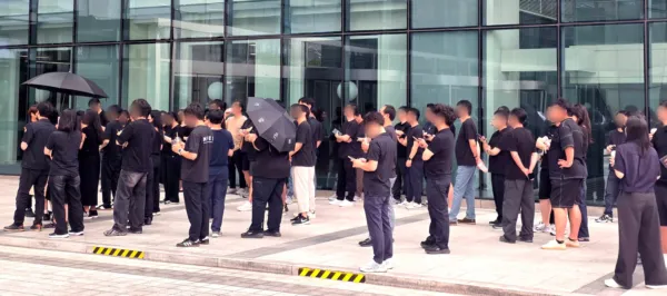 Samsung Workers Wore Black In Protest Today, As A 100x Bonus Gap With Semiconductor Workers Splits The Company